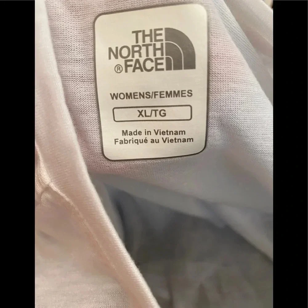 The North Face Logo Play White T-Shirt - Picture 2 of 5